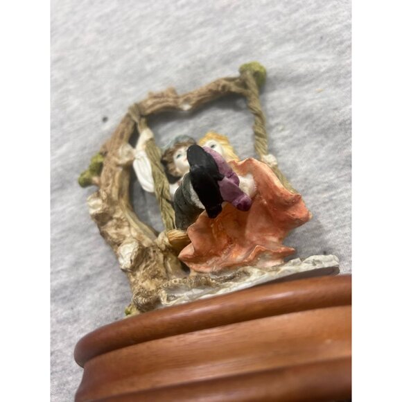 Romantic couple on Tree Swing Figurine Valentine Gift Vintage Collectible - Picture 8 of 9